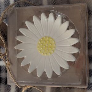 Ceramic 4 Inch Daisy Ring Dish - White and Yellow